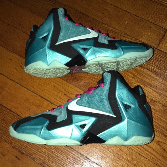 💫Lebrons 11 “South Beach” Colorway Size: 6Y💫 - Picture 2 of 5